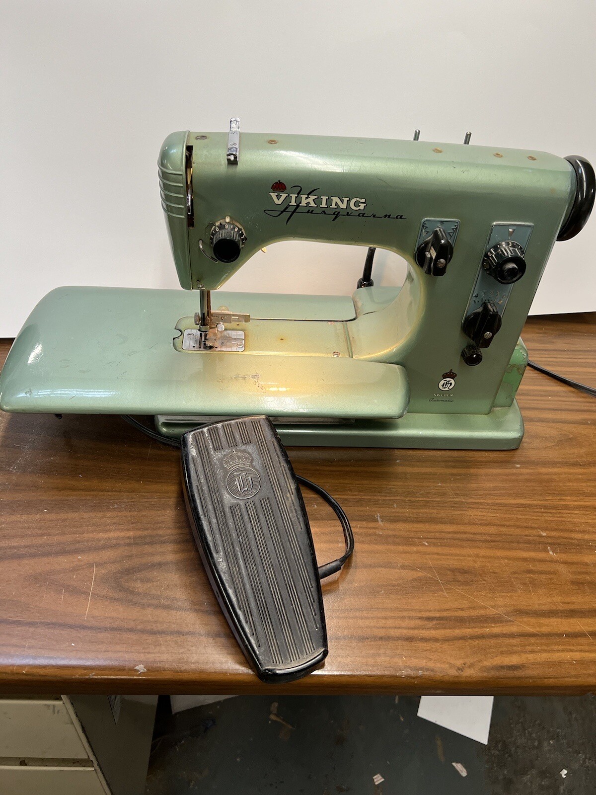 Vintage Viking Husqvarna Automatic Sewing Machine In Good Working