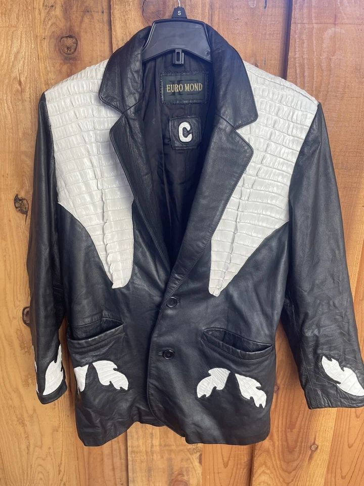 JAQUETA MEMBRO CONJUNTO DIAMENTE NORTENO BANDA COURO JACARÉ MÉDIA - Imagem 4 de 4