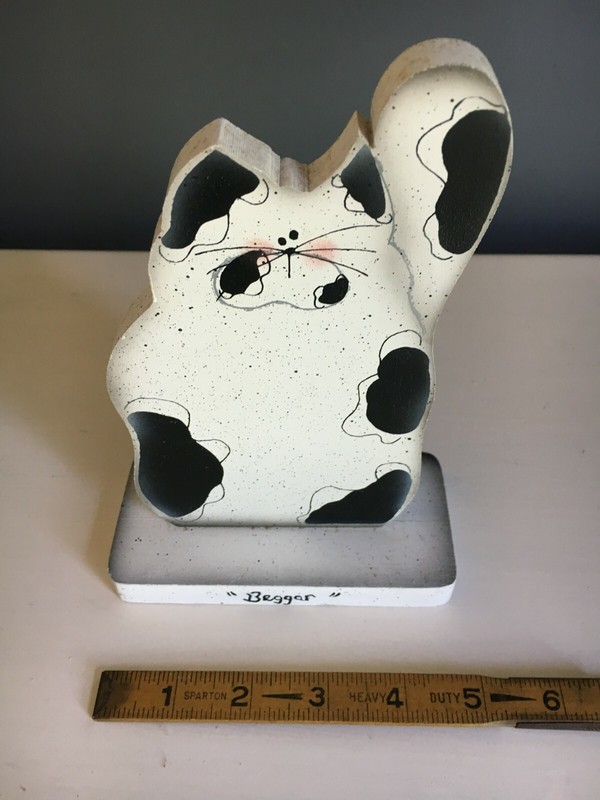 Ashwood Lane Kao's Kingdom 8" Wooden Painted Cat Figurine Artwork "Beggar"