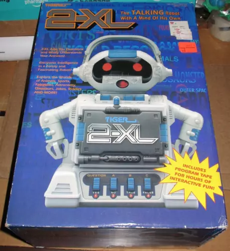 2-XL The Talking Robot MIB Unused Tiger Electronics 1992 New Contents