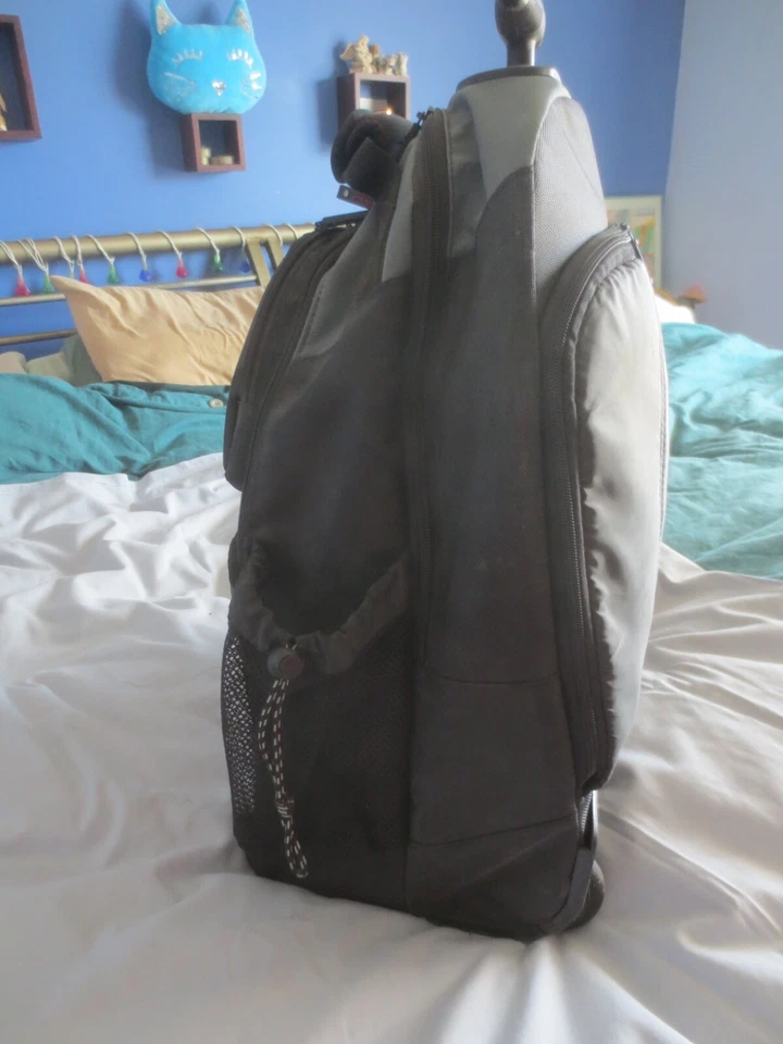 Targus Travel Pull Up Handle Wheeled Backpack Bag Model  - Image 3 of 4