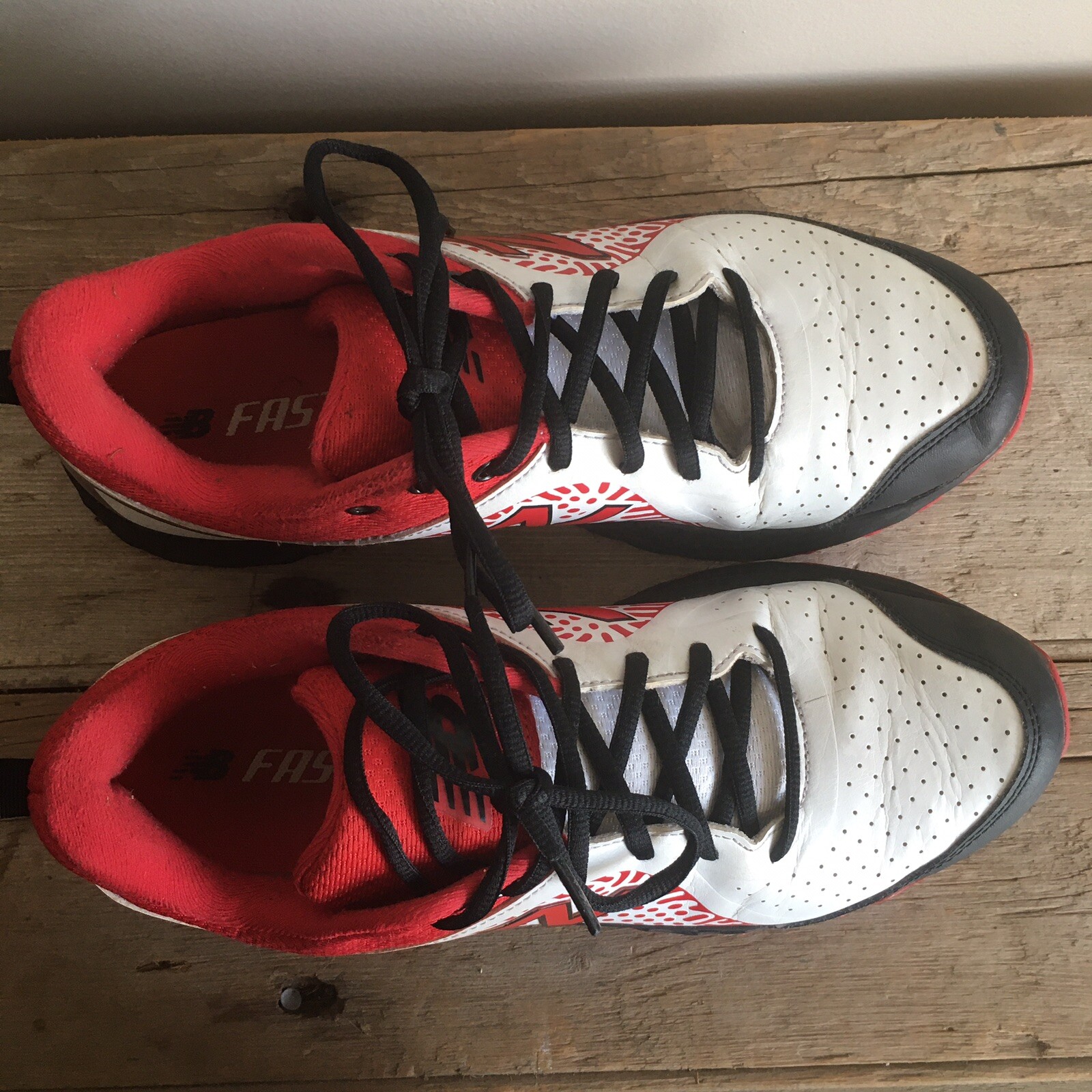 New Balance Womens VELOv2 Fastpitch Softball Turf Shoes STVELOBR White