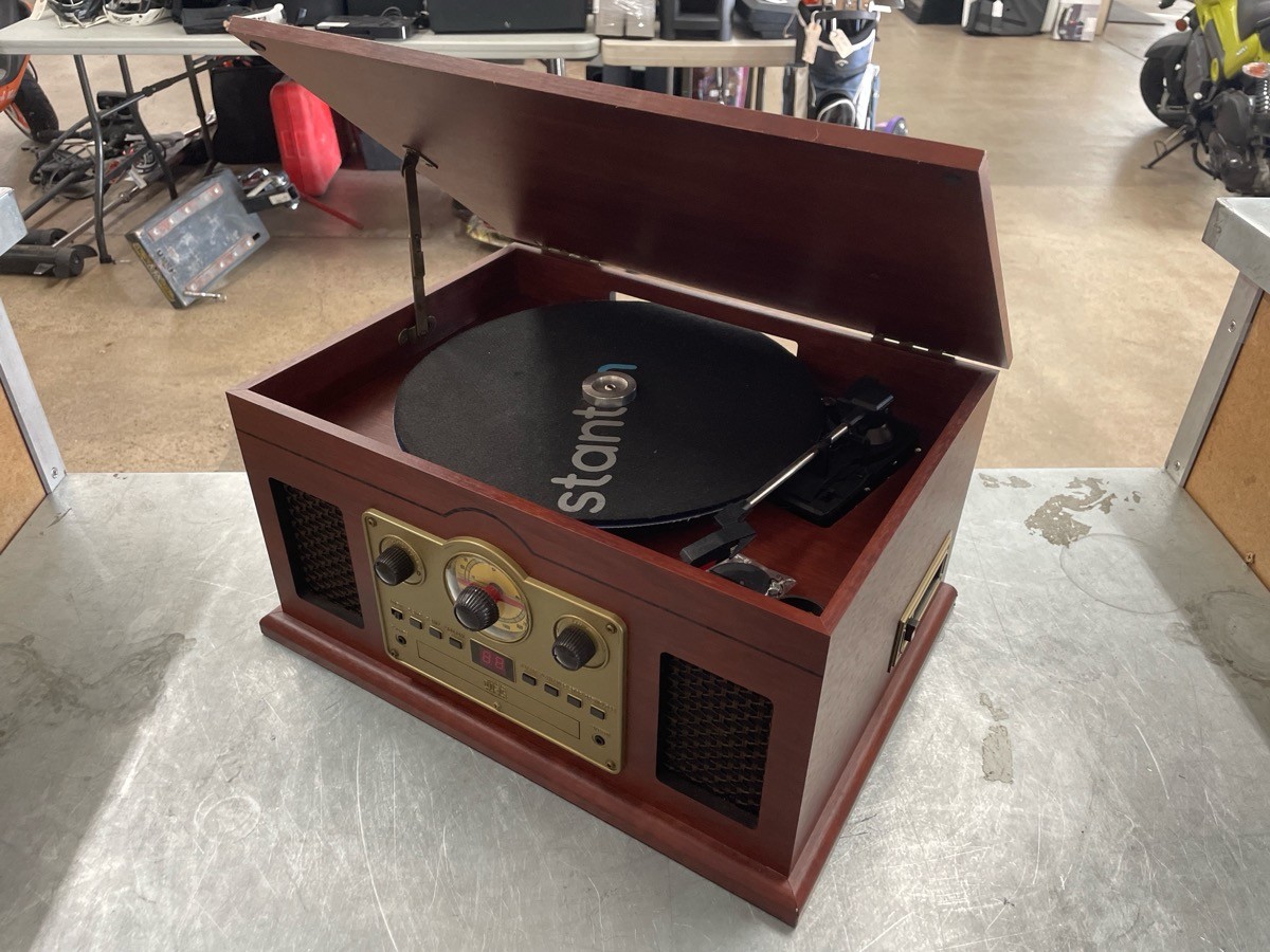 ILIVE 6-IN-1 BLUETOOTH TURNTABLE (MODEL ITTB751BW) (P24024285)