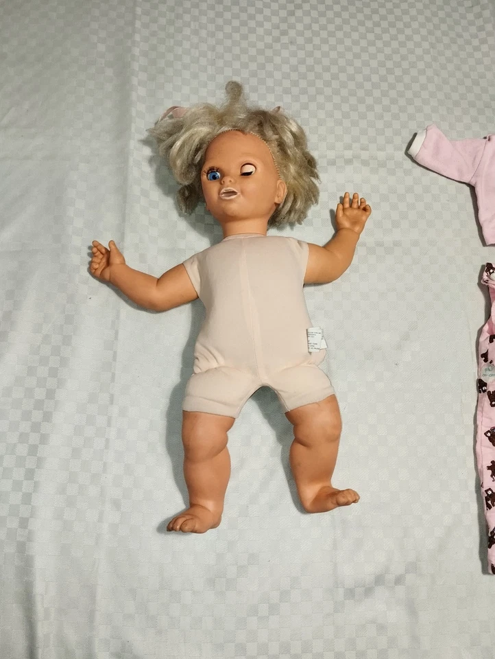 BAMBOLA VINTAGE BEBI MIA GALOOB 1985 NON FUNZIONANTE DOLL GIOCATTOLI - Immagine 2 di 4