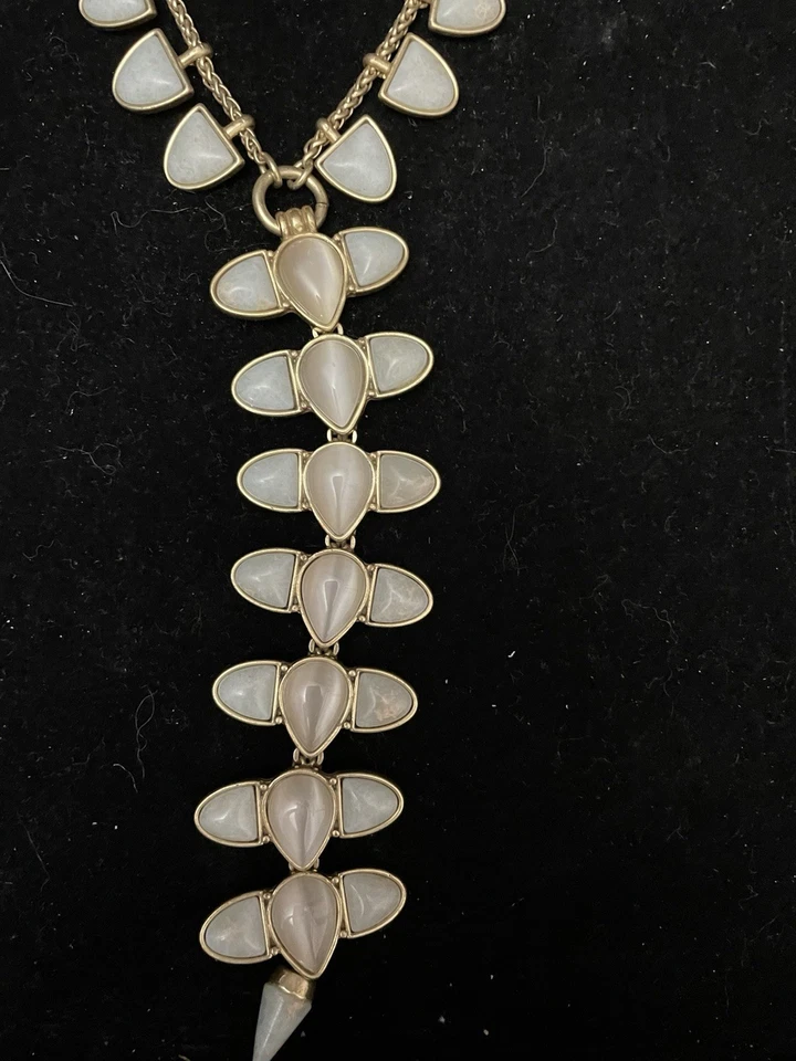 Collar largo con piedra lágrima Lucky Brand tono dorado boho chic Foto 2 de 4