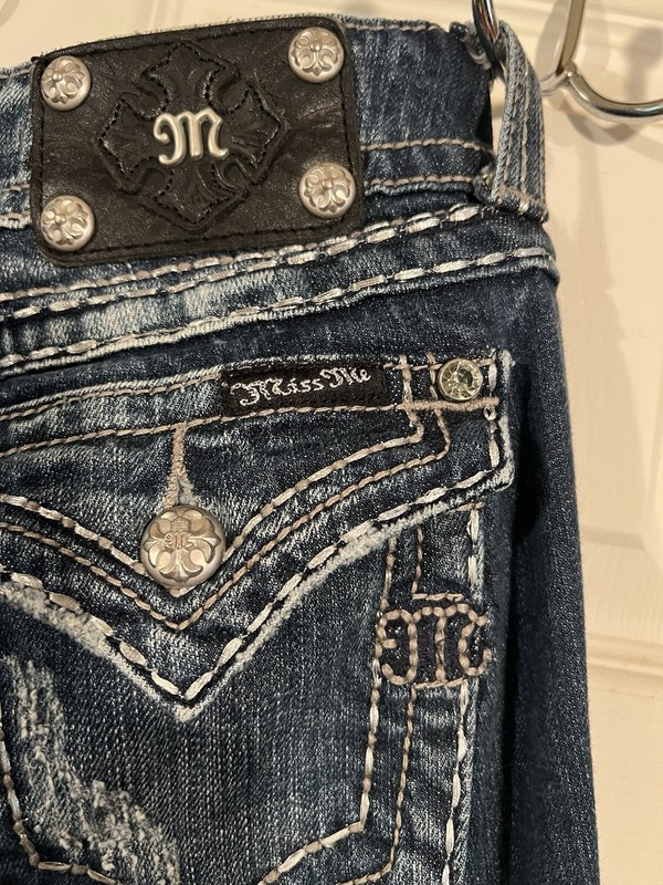 Miss Me 28 JE5066ER Women's Blue Jeans Buckle Boot Cut Medium Wash Low Rise