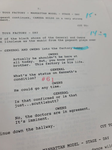 TOYS / 1992 Screenplay, Robin Williams toymaking company makes war toys - Picture 7 of 13