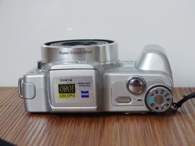 Sony Cyber-shot DSC-H3 8.1MP 10X Optical Zoom CCD Digital Camera