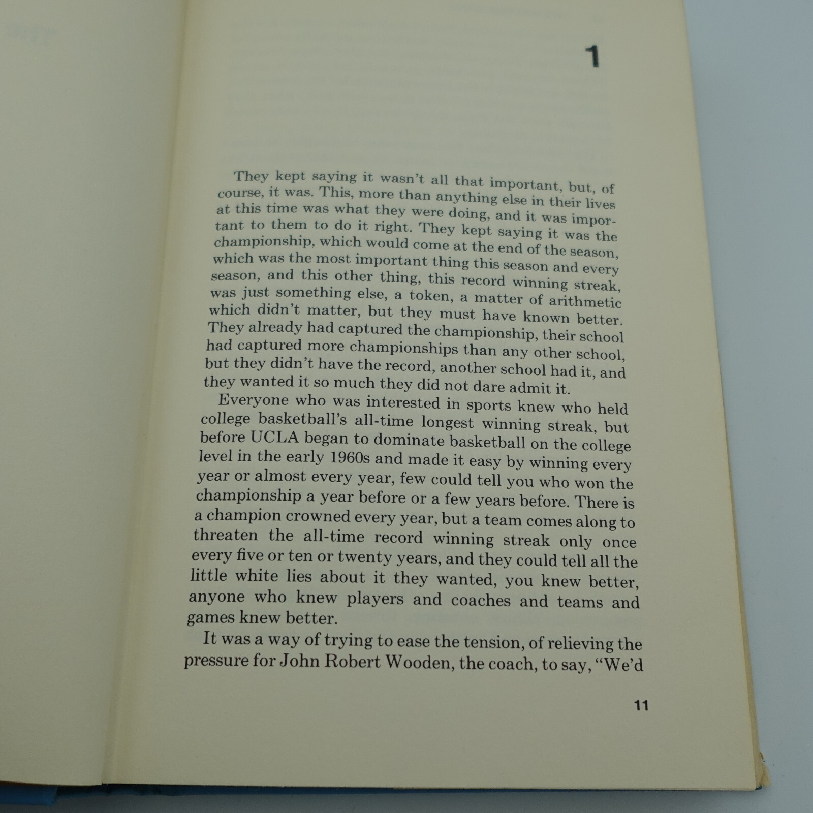 The Walton Gang  by Bill Libby  1974 Hardcover DJ Basketball UCLA College