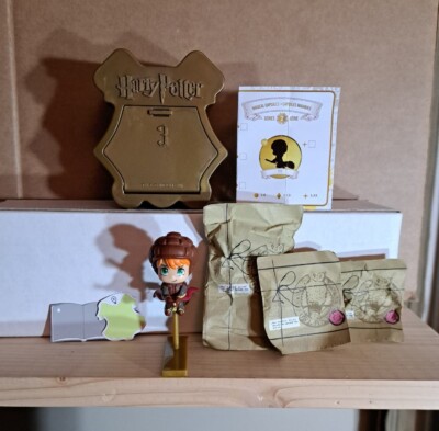 YuMe Toys Harry Potter Magical Capsules Series2 GOLD Chase Quidditch Ron Weasley