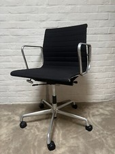 FAUTEUIL EAMES EA117 de VITRA