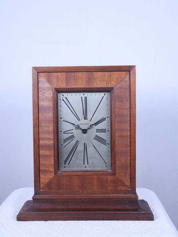 Vintage Waltham 8 Day Mantel Clock