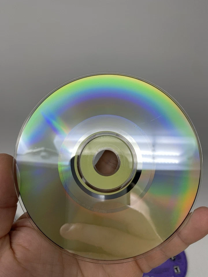 Shenmue Sega Dreamcast 1999 1 2 3 & Passport Discs Only - Image 4 of 4