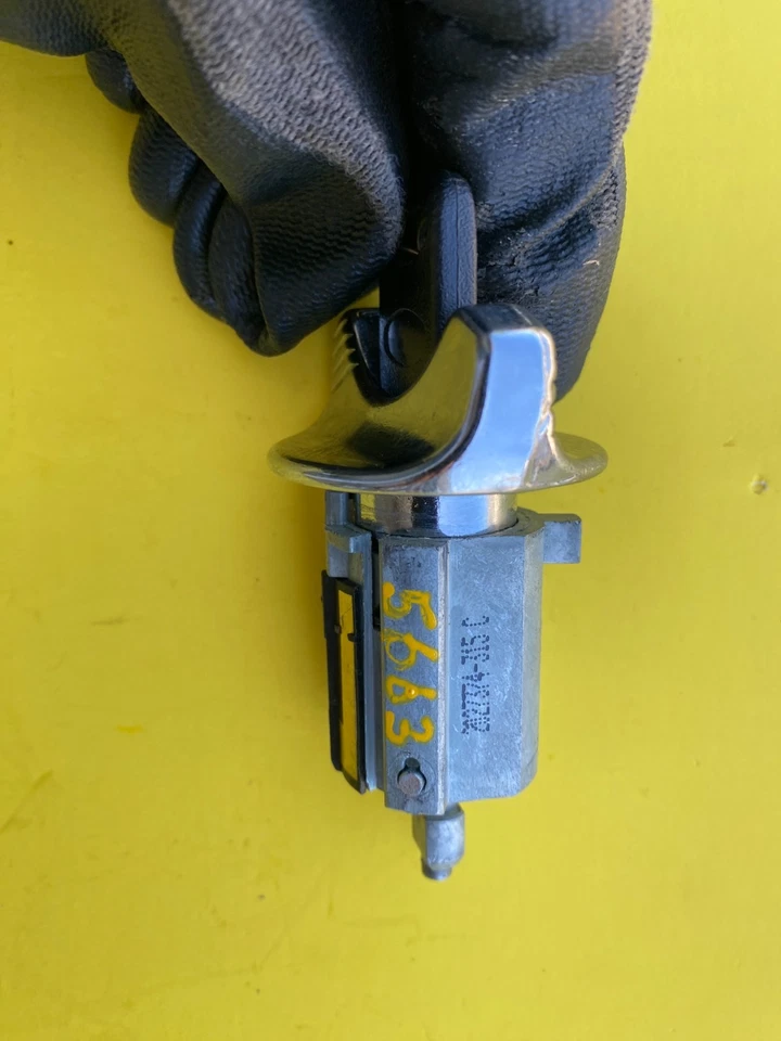 1992-1994 MERCURY GRAND MARQUIS IGNITION SWITCH LOCK W/ KEY OEM E9TZ-11582-A - Image 3 of 4