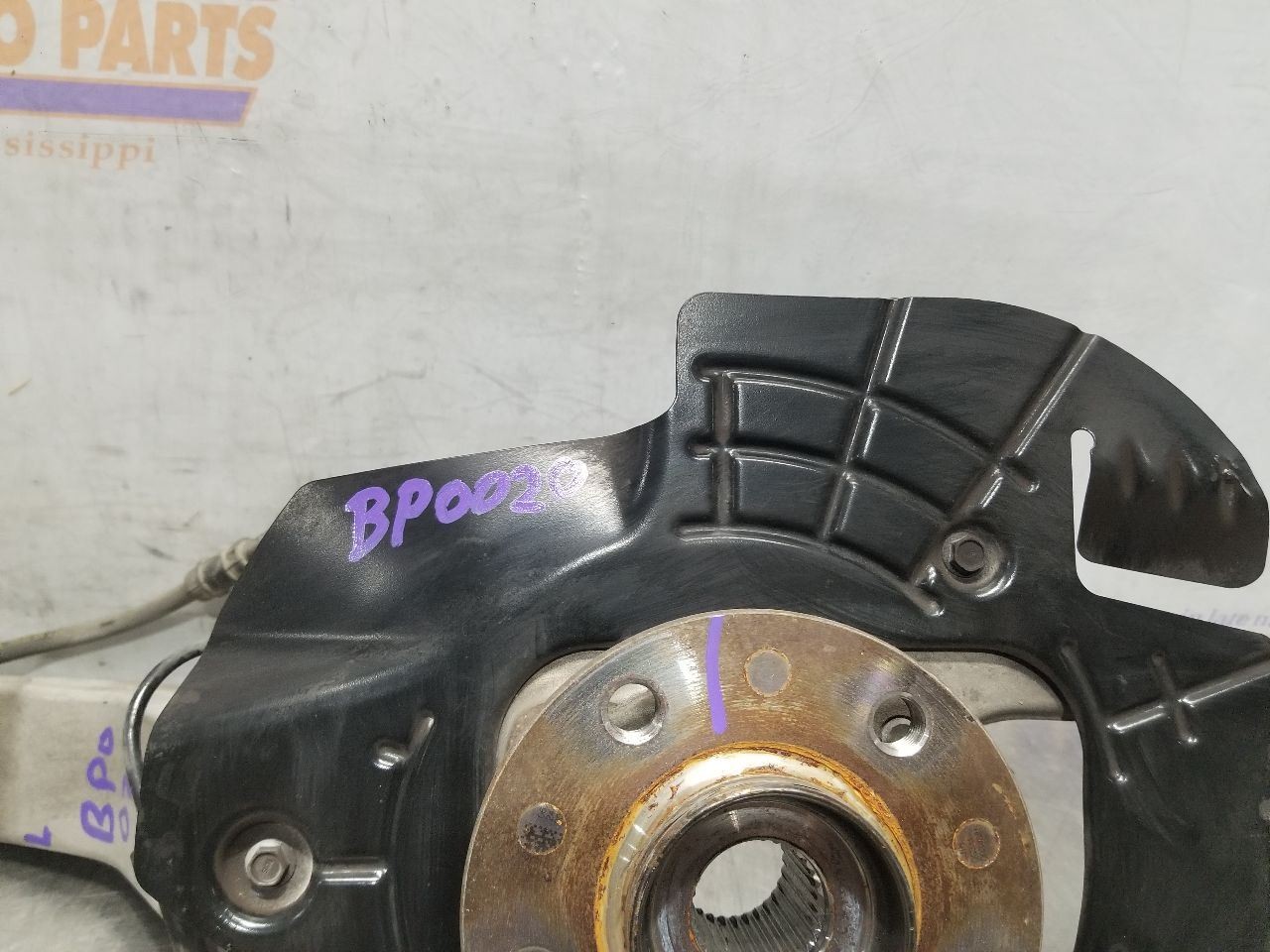 Maserati Levante 2022-2022 Front Left Steering knuckle