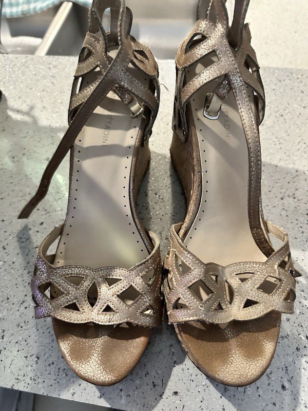 Adrienne Vittadini Women's Wedge Sandals Brown Open Toe  Size 9