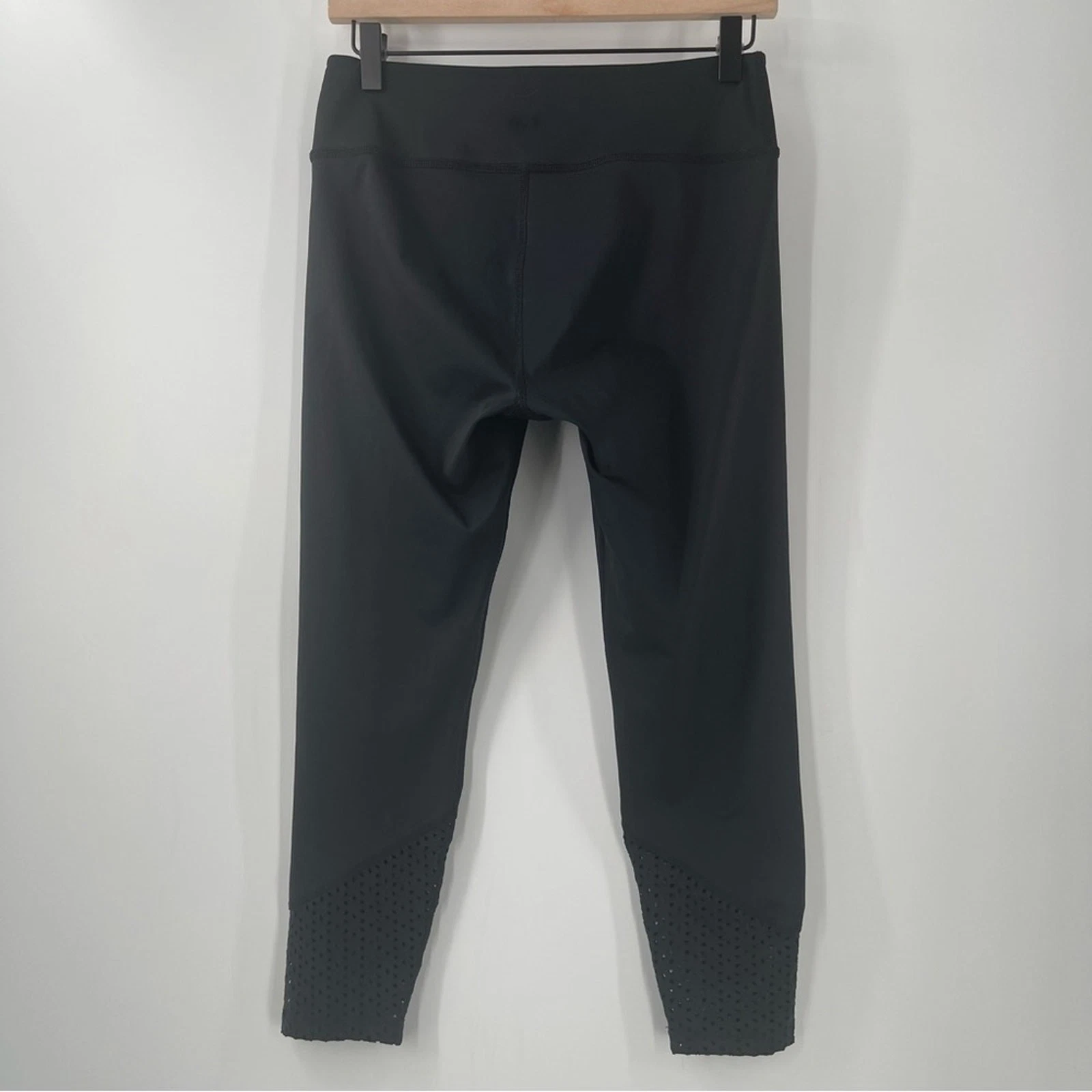 beyond-yoga perfect angles laser cut crop athletic gym leggings