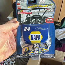 Lionel Racing Chase Elliott 24 NAPA 2017 1:64 Authentics SKU-13036
