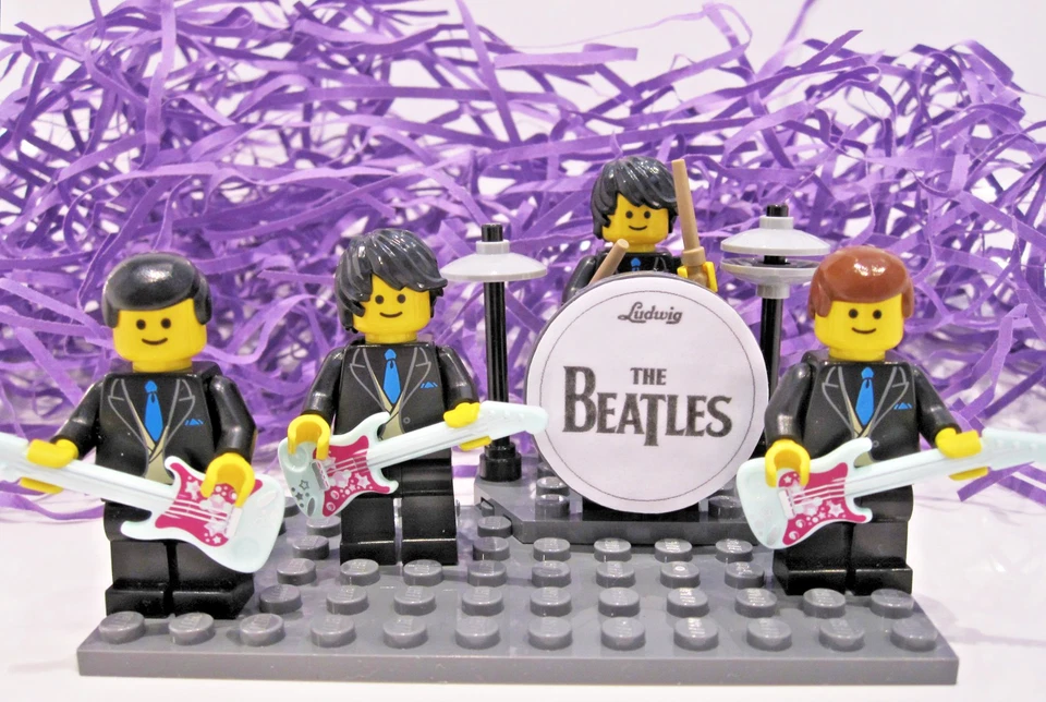 The Beatles GIFT BOX SET - 100% Genuine Lego pieces - Stage Band drums & guitars - Image 3 of 4