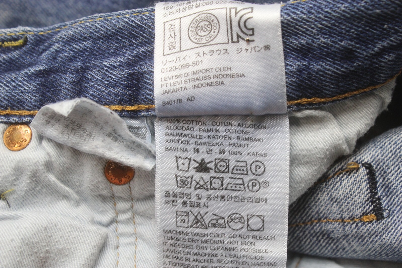 Levi's 501 Jeans Mens W38/L34 Straight Fit Button Fly Fade Effect Blue Denim thumbnail 9