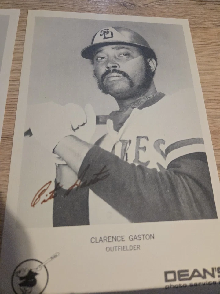 1969 -(Lot Of 2)-San Diego Padres~Autographed 8x5"-Dave ROBERTS/Clarence GASTON  - Image 3 of 4