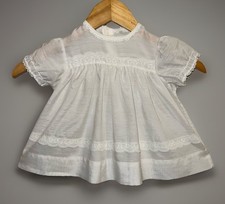 VTG Baby Girl White Lace Trim Dress 6  9M 60s 70s Short Sleeve Back Buttons Cute