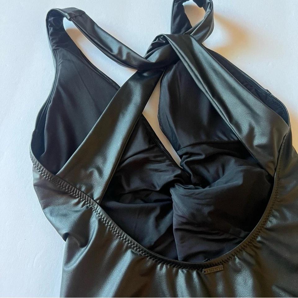 TRAJE DE BAÑO L’AGENCE HADLEY TWIST DELANTERO X TRASERO IMITACIÓN CUERO UNA PIEZA NEGRO PEQUEÑO Foto 4 de 4
