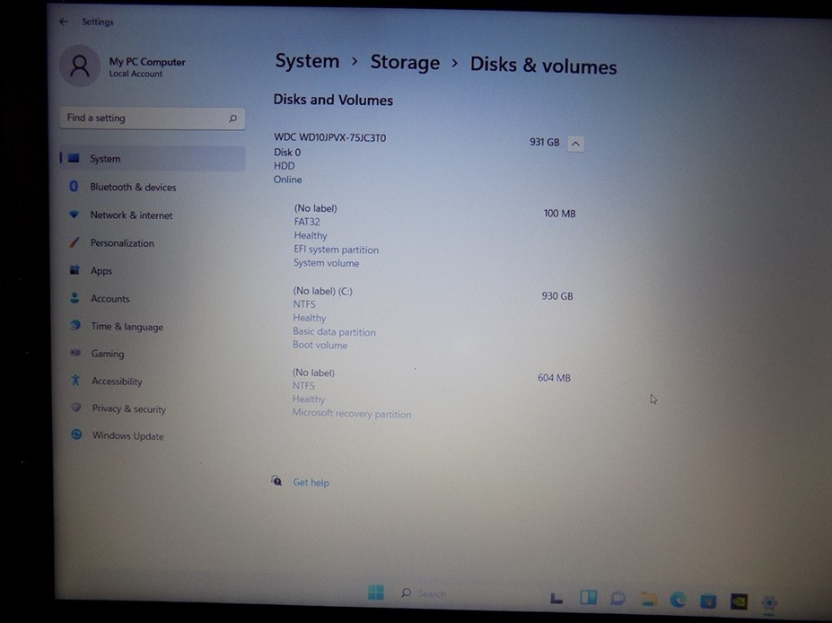 Dell Latitude 3570, 15.6-Inch Laptop, with Intel Core i7-6500U CPU @ 2.50GHz 2.60 GHz, 1 TB HDD (Hard Disk Drive), Windows 11 Home