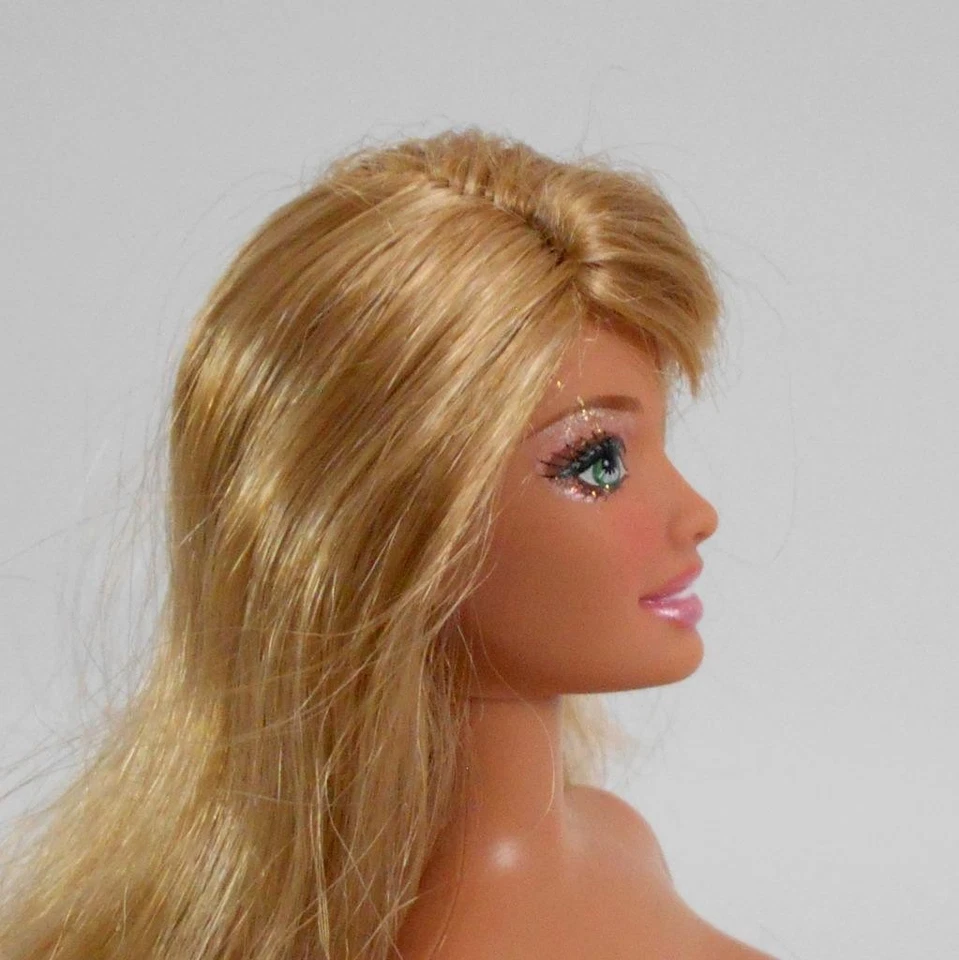 Moda Fever Barbie cabello rubio con flequillo brillo maquillaje años 2000 Foto 2 de 4