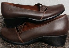 Women's 8M Clarks Artisan Brown Leather Slip on Loafer Shoes