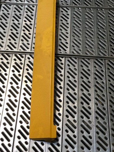 Sliding door rail trim