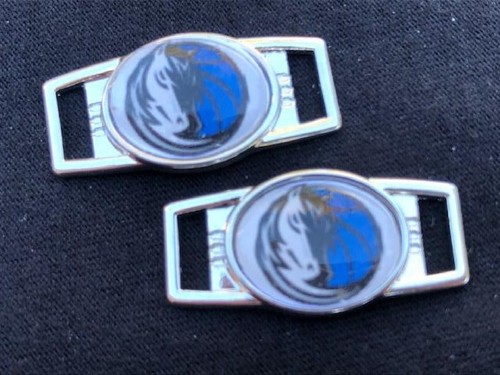 2 ~ Dijes de zapato ovalados o mini etiqueta de perro de los Dallas Mavericks NBA Paracord - Imagen 2 de 5
