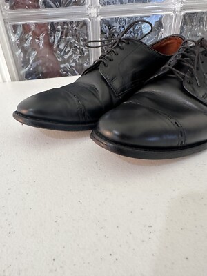 Allen Edmonds Men display picture 1