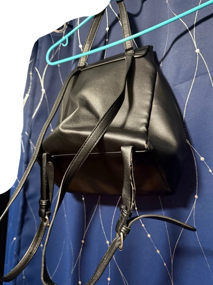 Mochila de cuero negra de zara Foto 2 de 3