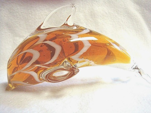 PRETTY & PERFECT Amber & White & Clear GLASS DOLPHIN PAPERWEIGHT - Picture 1 of 12