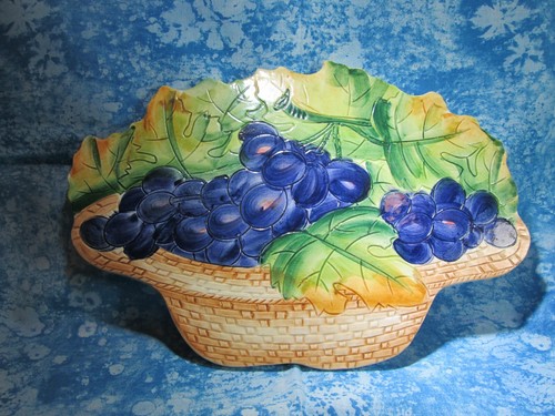 Ceramic Trivet / Decorative Plate - Grapes in Basket - Made In Italy - VTG - Picture 2 of 8