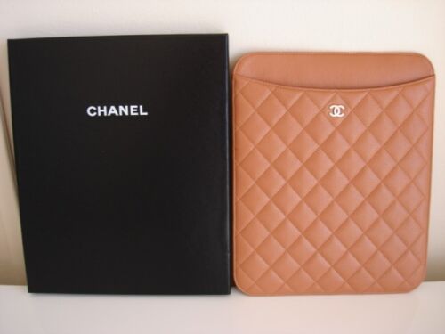 Chanel Caramel Cuero Acolchado iPad Tablet Porta Estuche Cubierta con Caja Nuevo Auténtico - Imagen 1 de 9