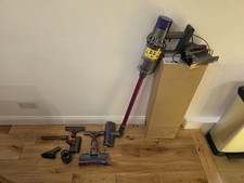 Dyson Cyclone V10 Animal Cordless Vacuum Cleaner Hoover Stick Warranty Excellent
