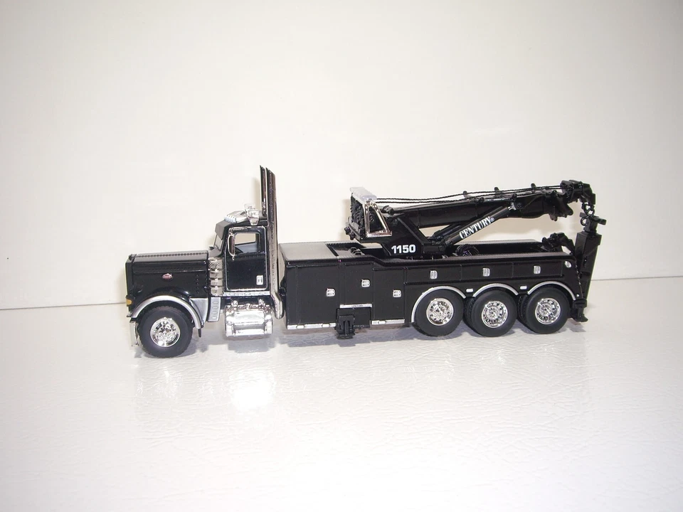 DCP FIRST GEAR 1/64 BLACK TRI-AXLE PETE 389 DAY CAB WITH CENTURY 1150 WRECKER - Image 2 of 4