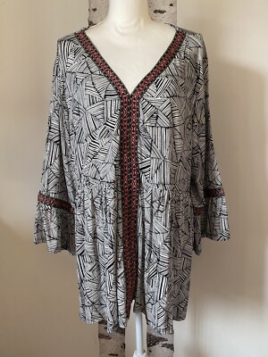 Avenue Jersey Geometric Print Tunic Top Embroidered Plus Size 26/28 Black V-neck