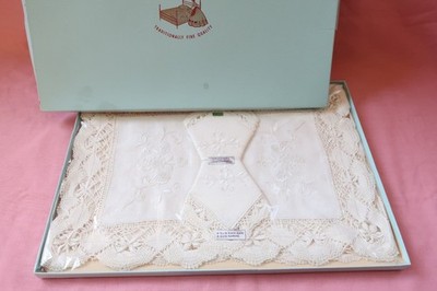 Vintage Set Cream Linen 4 Placemats 4 Napkins Hand Embroidered w Lace NEW w BOX