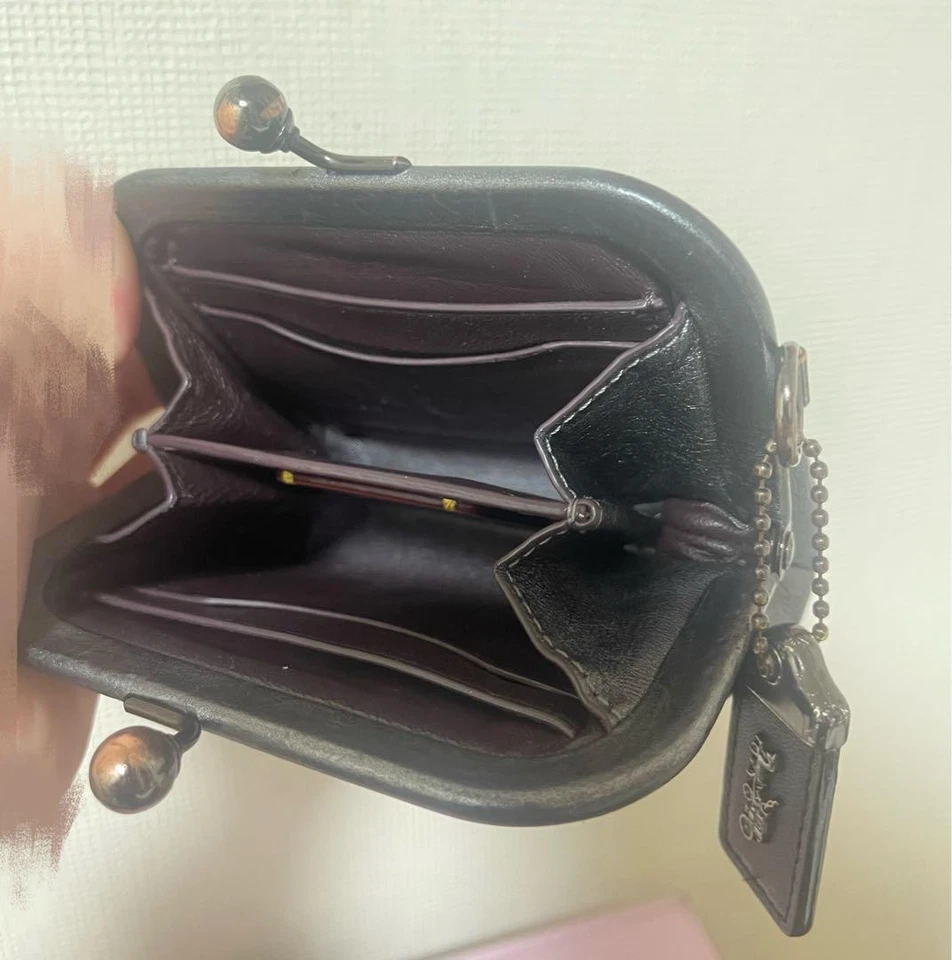 MONEDERO COACH 75947 KIKO MIZUHARA CUERO GRIS REMACHES ESTRELLA KISSLOCK BUENO Foto 3 de 4