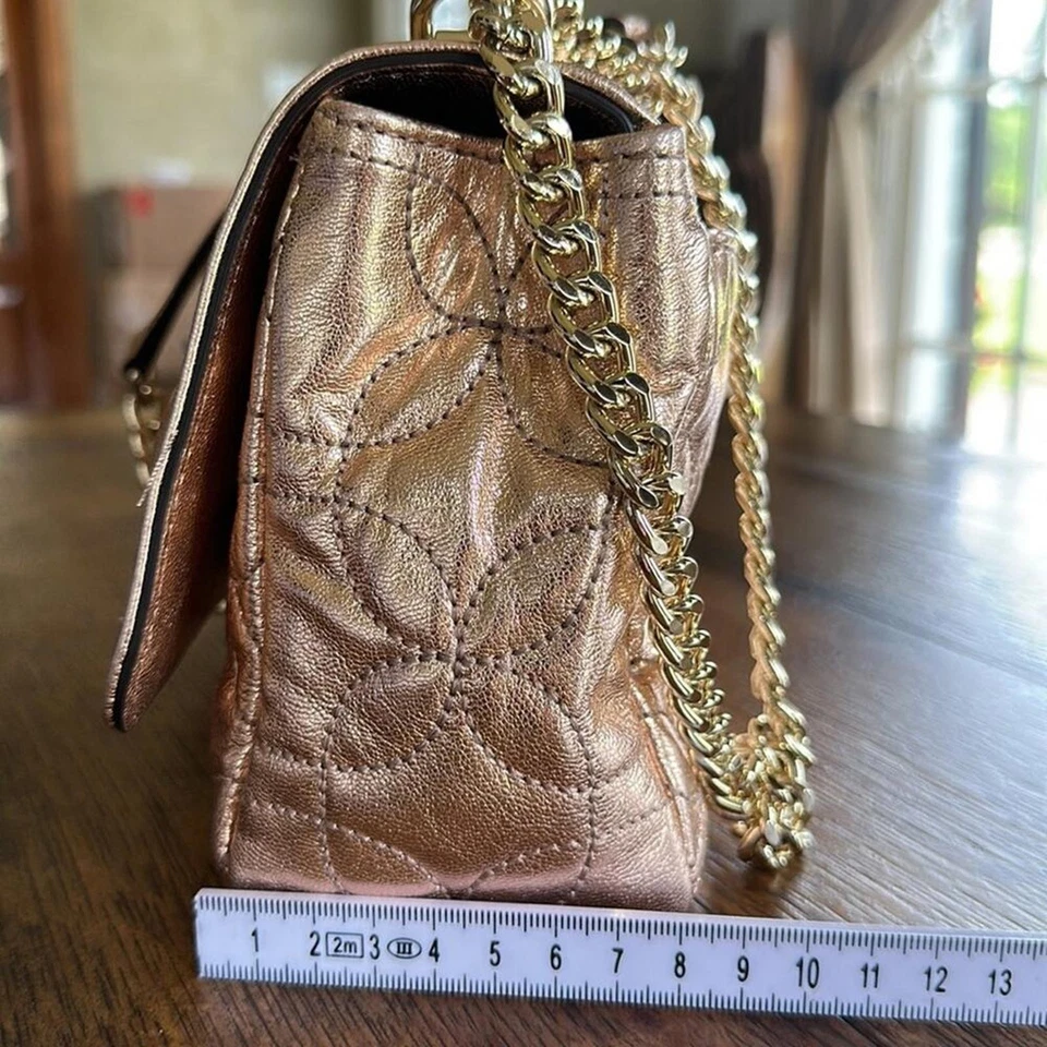 Michael Kors | Bolso de hombro acolchado floral dorado rosa metálico | 0760 Foto 4 de 4