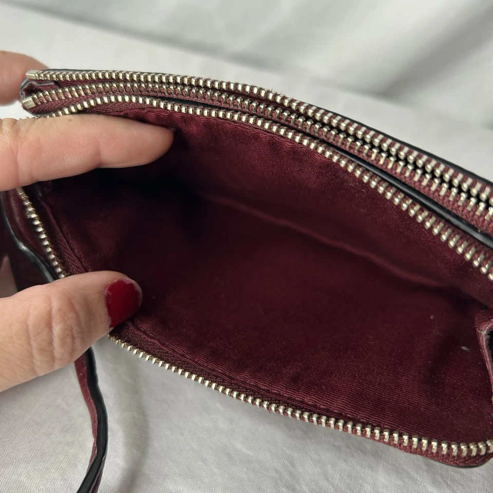 Muñequera Coach Doble Esquina Cremallera Cuero Guijarro * Borgoña Ciruela Vino Tinto F66505 Foto 3 de 4