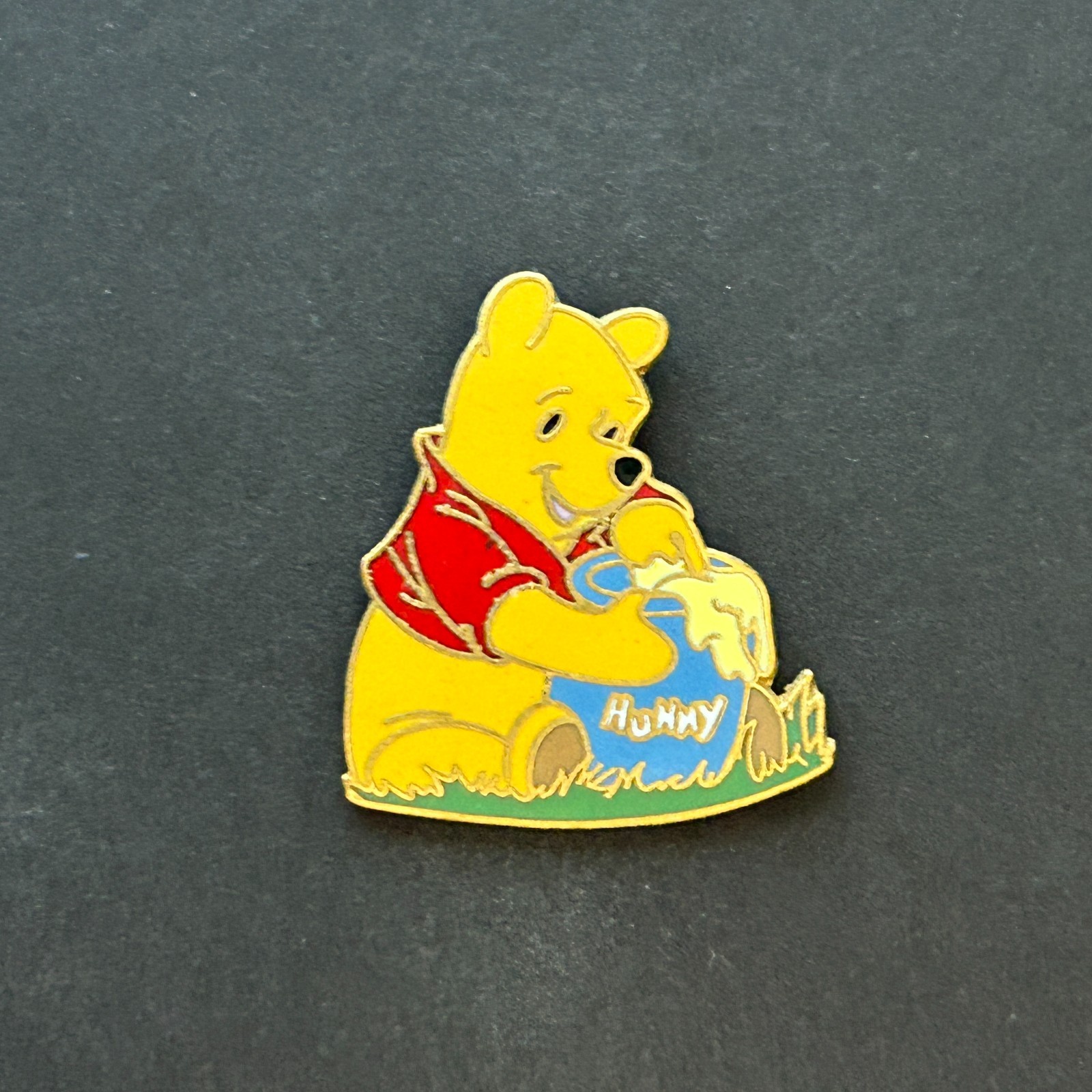 WDW - Winnie the Pooh - Eating from Hunny Pot - Disney Pin 1479