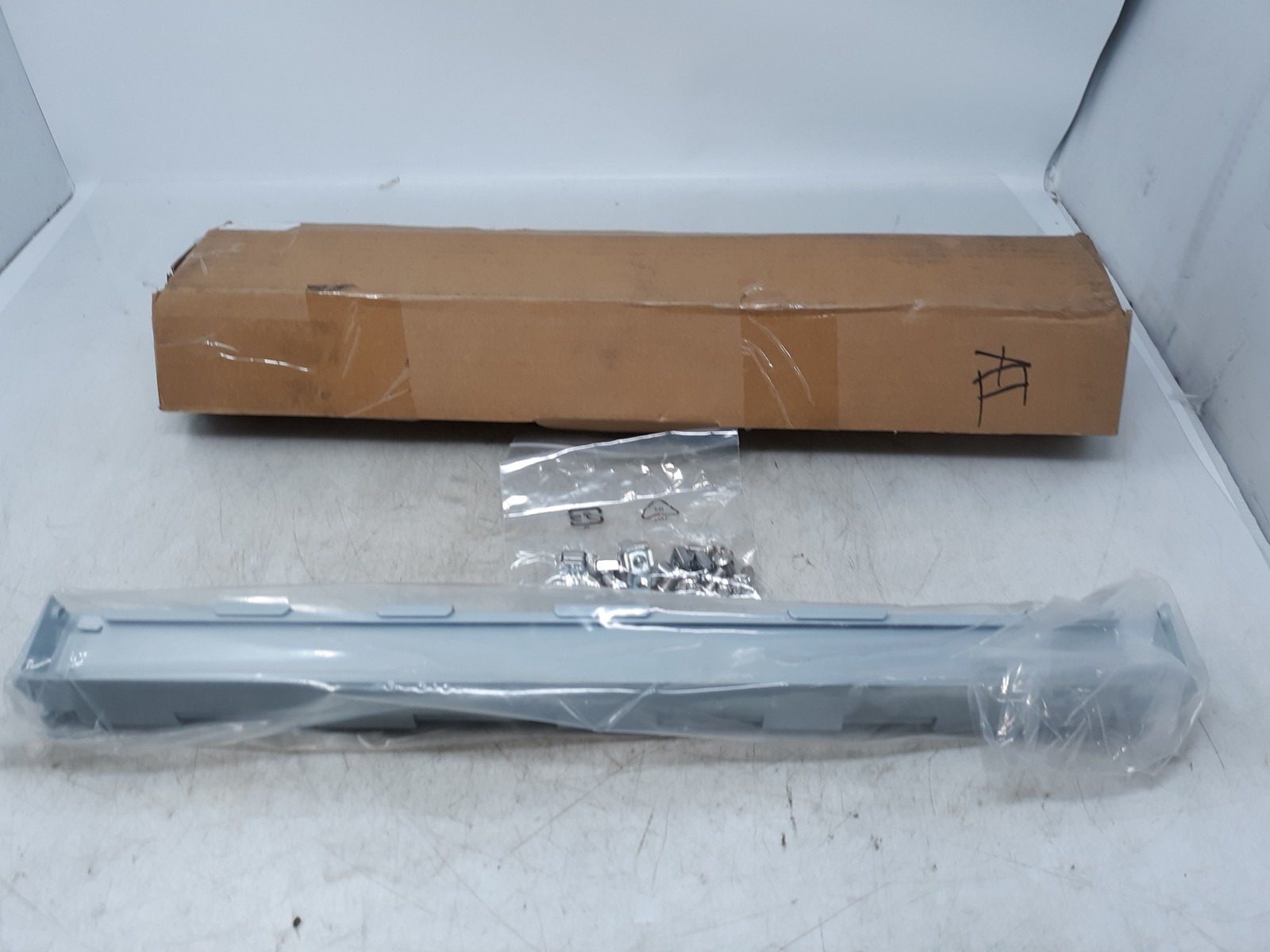 Cabinet Hardware W/ Screws