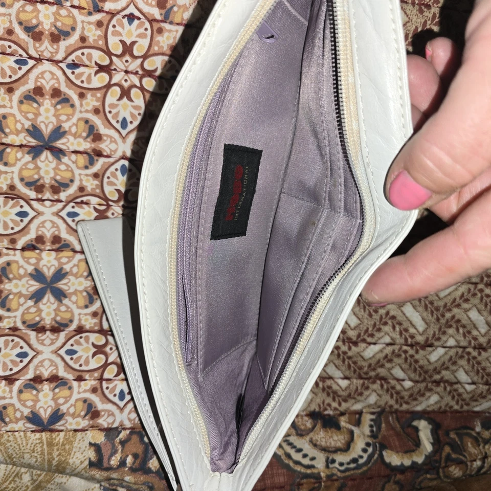 Bolso sin asas organizador de cuero suave blanco cartera muñeca Hobo International 10x5 Foto 3 de 4