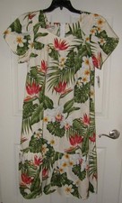 NEW NWT Roomy Tropical Hawaiian Sz Medium Tulip Sleeve MuuMuu Dress HILO HATTIE