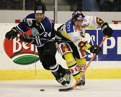 Mattias Norstrom Primus Worldstars gets the hook into Shean - Ice Hockey Photo