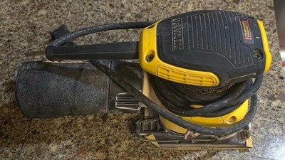 Dewalt DWE6411 2.3 Amp 1/4 Sheet Palm Grip Corded Sander Kit Open Box